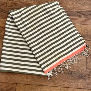 NWOT GAP Green/ White /Coral‎ Striped Scarf with Fringe white/olive green 28x76